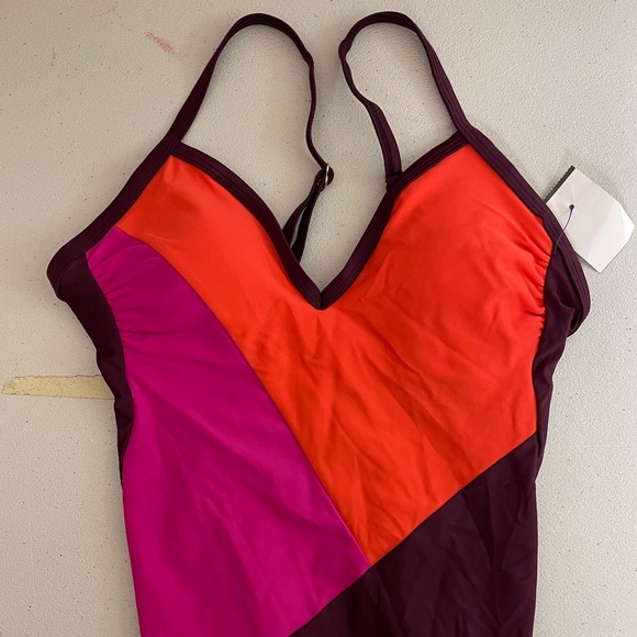 Women’s One Piece Color Block Swimsuit - Picture 10 of 11